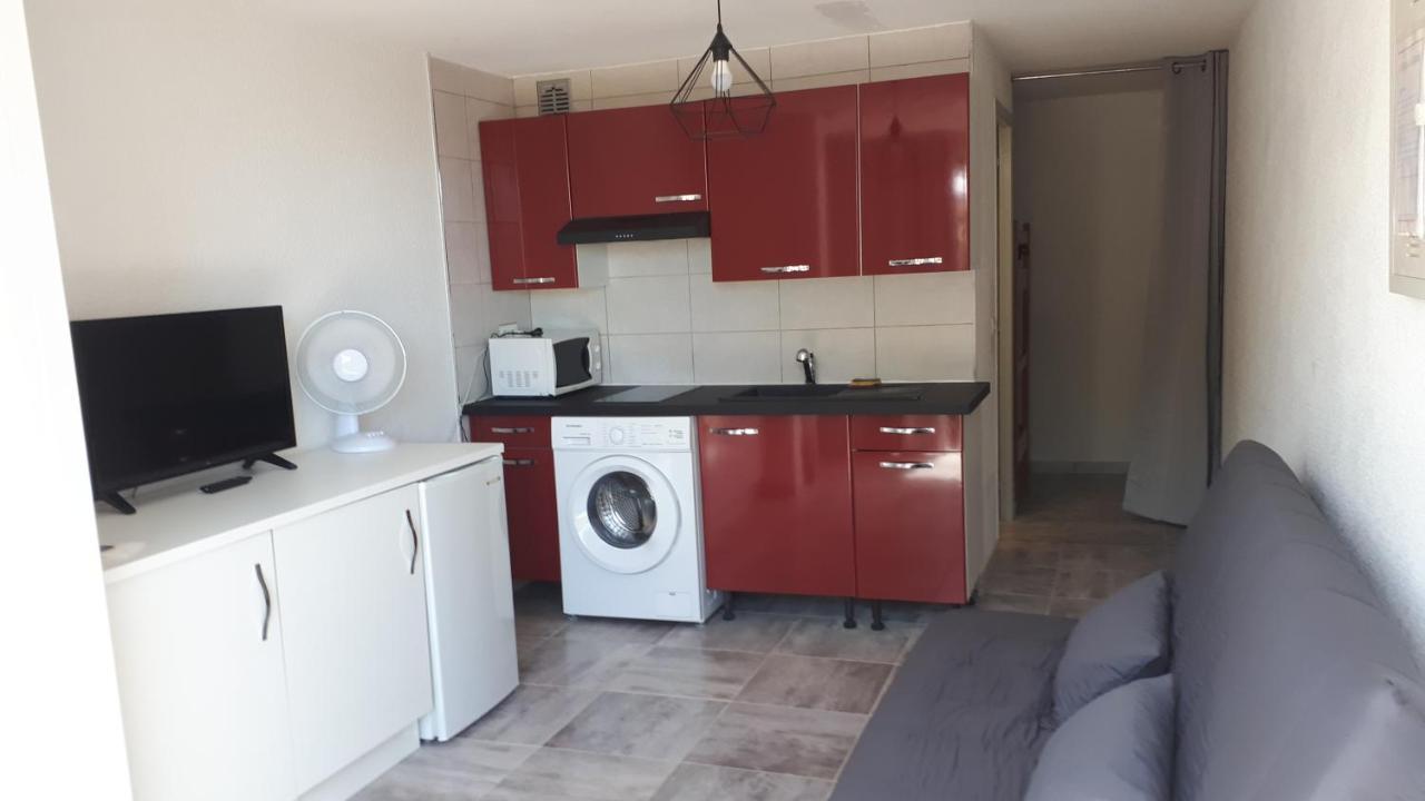 Studio cabine avec jardinet à 30 m de la plage, au calme. Gruissan Exterior foto