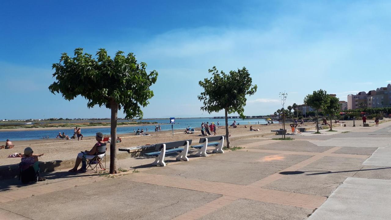 Studio cabine avec jardinet à 30 m de la plage, au calme. Gruissan Exterior foto